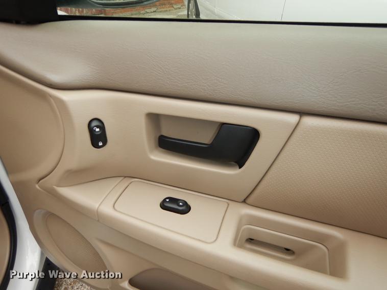 image for item DC0408 2006 Ford Taurus SE