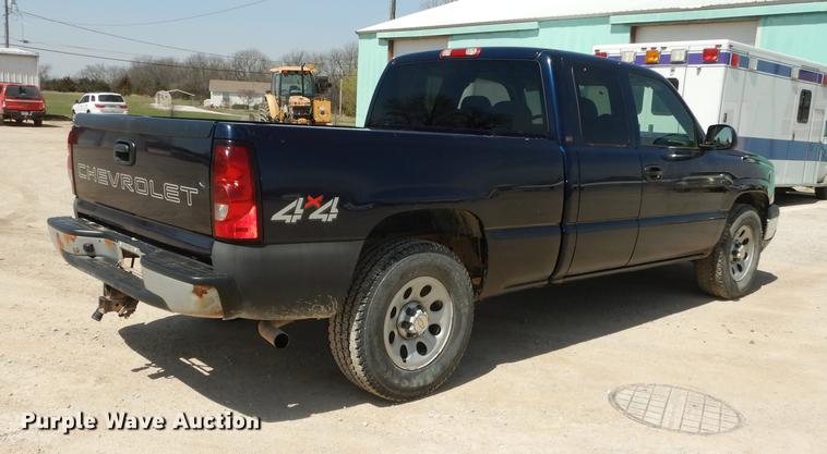 image for item DC0436 2005 Chevrolet Silverado 1500 Ext. Cab pickup truck