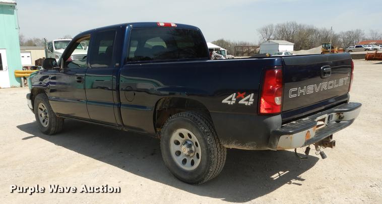 image for item DC0436 2005 Chevrolet Silverado 1500 Ext. Cab pickup truck
