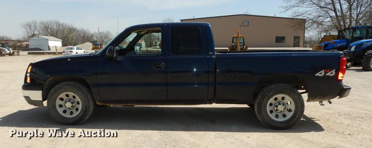 image for item DC0436 2005 Chevrolet Silverado 1500 Ext. Cab pickup truck