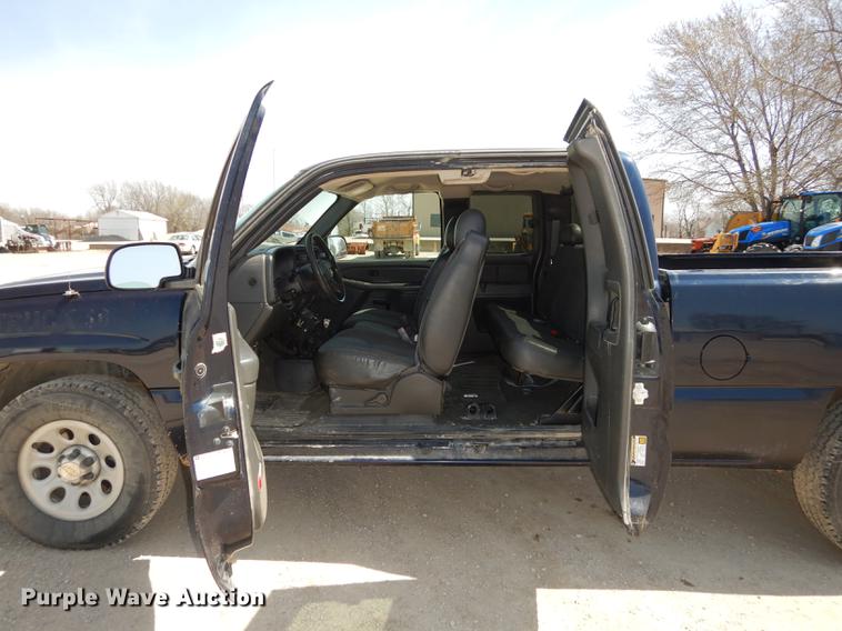 image for item DC0436 2005 Chevrolet Silverado 1500 Ext. Cab pickup truck