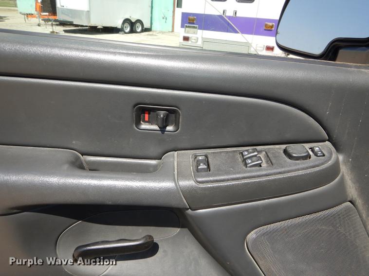 image for item DC0436 2005 Chevrolet Silverado 1500 Ext. Cab pickup truck