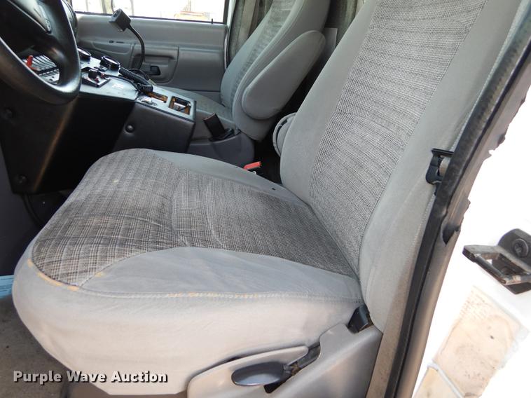 image for item DC0437 2002 Ford Econoline E450 Super Duty ambulance