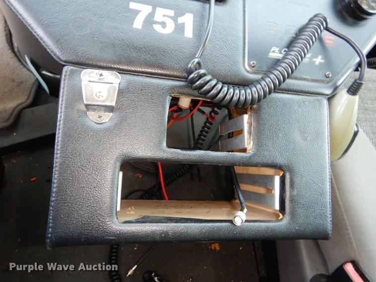 image for item DC0437 2002 Ford Econoline E450 Super Duty ambulance