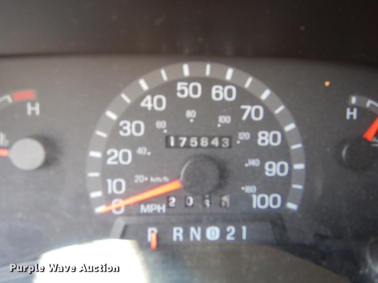 image for item DC0437 2002 Ford Econoline E450 Super Duty ambulance