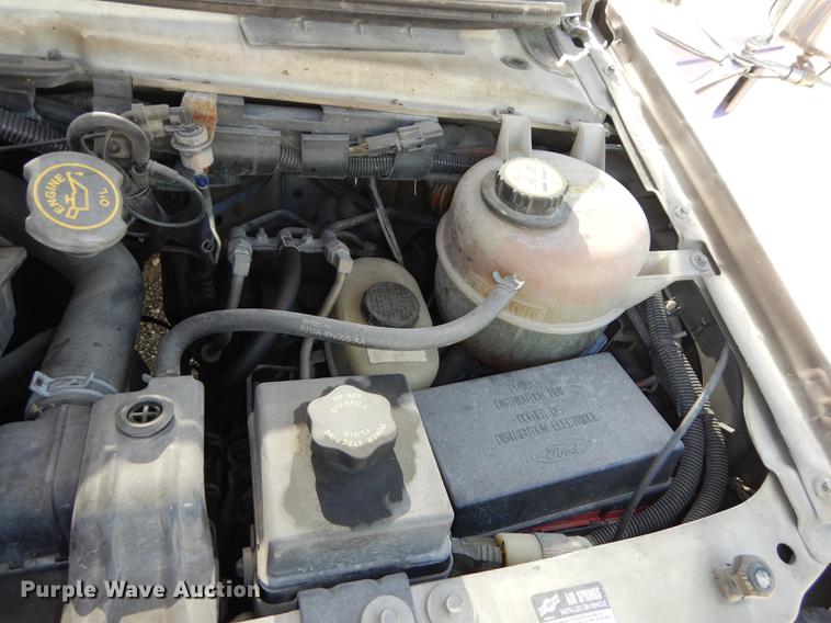 image for item DC0437 2002 Ford Econoline E450 Super Duty ambulance