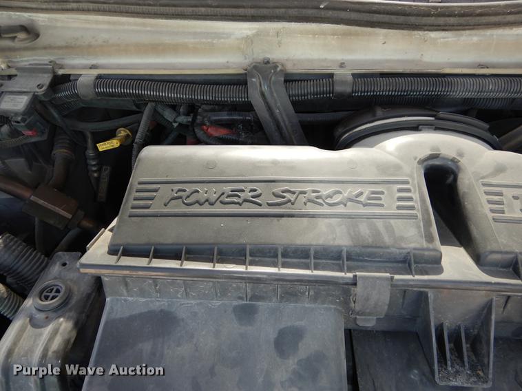image for item DC0437 2002 Ford Econoline E450 Super Duty ambulance