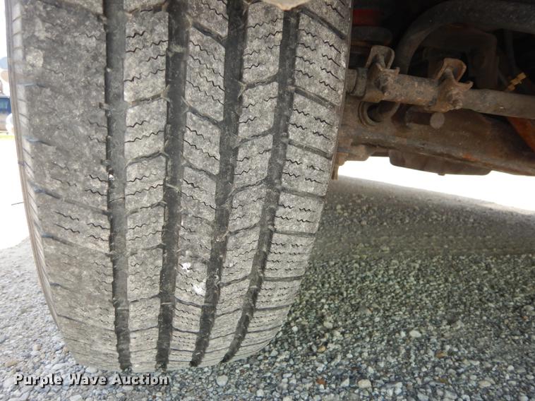 image for item DC0437 2002 Ford Econoline E450 Super Duty ambulance