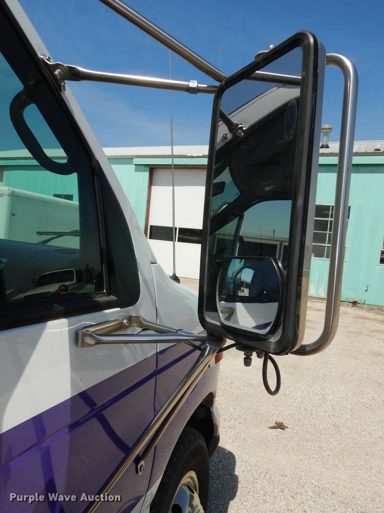 image for item DC0437 2002 Ford Econoline E450 Super Duty ambulance
