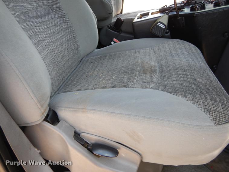 image for item DC0437 2002 Ford Econoline E450 Super Duty ambulance