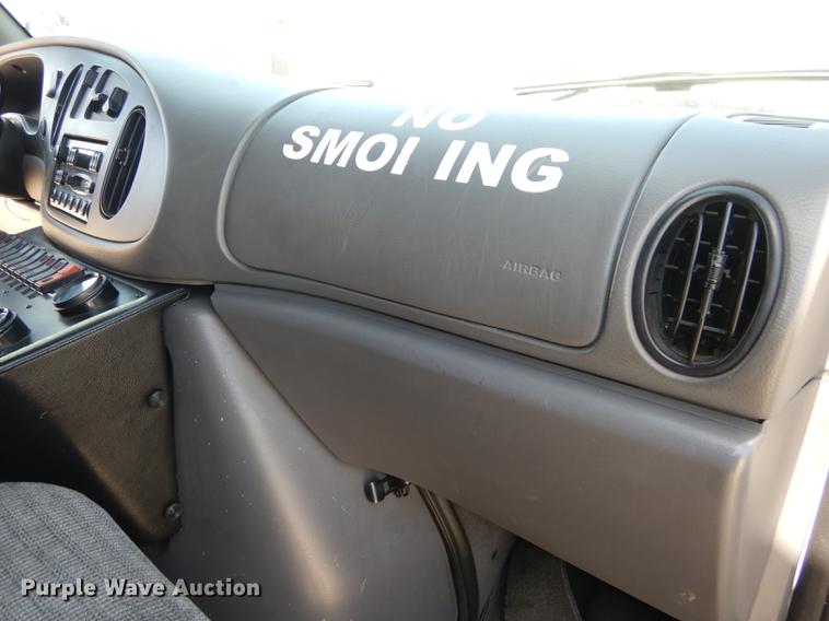 image for item DC0437 2002 Ford Econoline E450 Super Duty ambulance