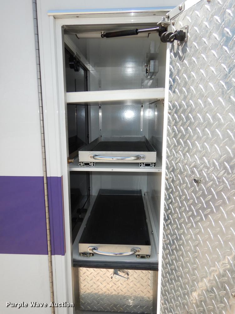 image for item DC0437 2002 Ford Econoline E450 Super Duty ambulance