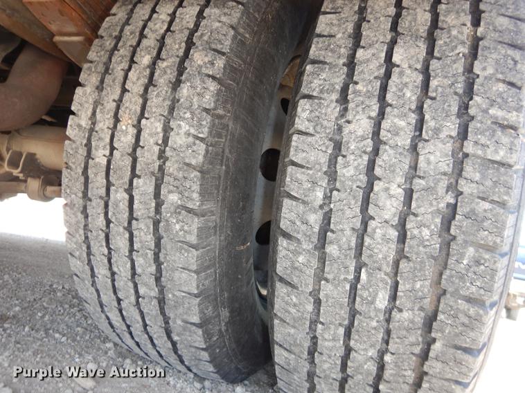 image for item DC0437 2002 Ford Econoline E450 Super Duty ambulance