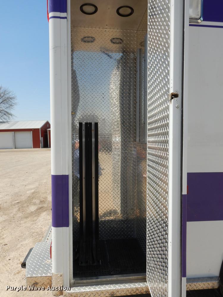 image for item DC0437 2002 Ford Econoline E450 Super Duty ambulance