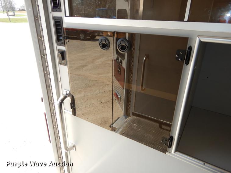 image for item DC0437 2002 Ford Econoline E450 Super Duty ambulance