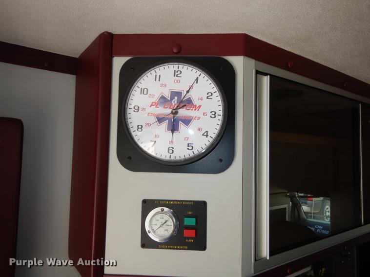 image for item DC0437 2002 Ford Econoline E450 Super Duty ambulance