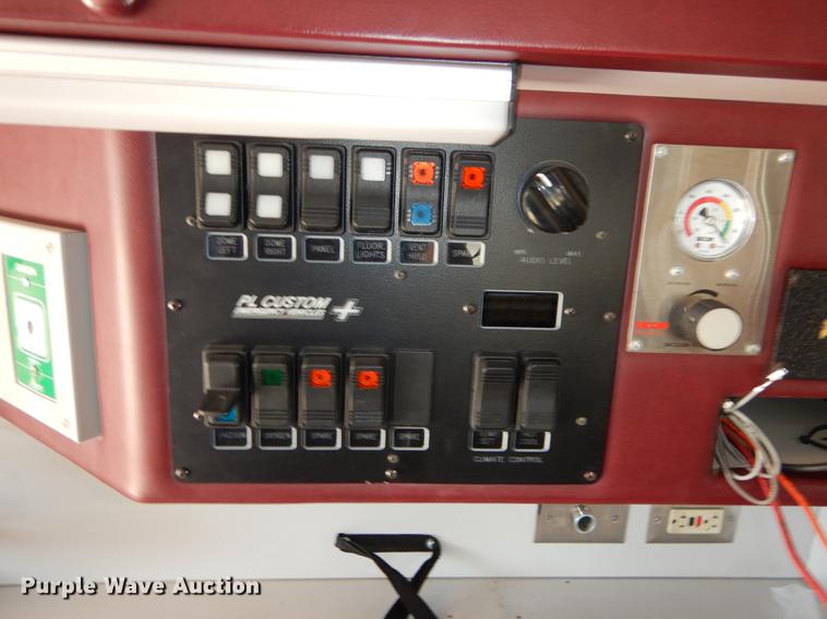 image for item DC0437 2002 Ford Econoline E450 Super Duty ambulance