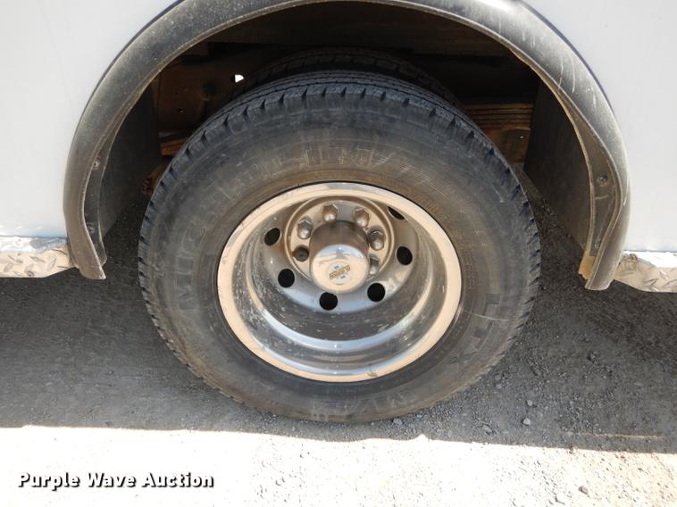 image for item DC0437 2002 Ford Econoline E450 Super Duty ambulance