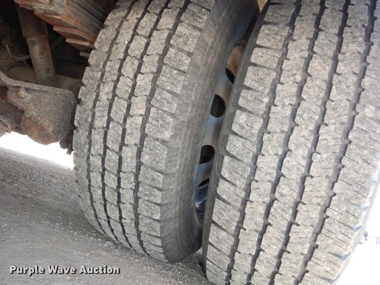 image for item DC0437 2002 Ford Econoline E450 Super Duty ambulance