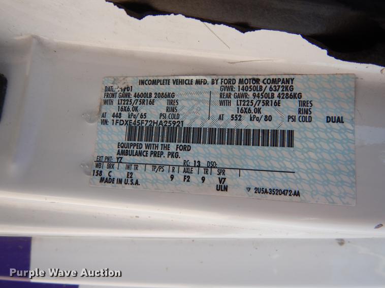 image for item DC0437 2002 Ford Econoline E450 Super Duty ambulance