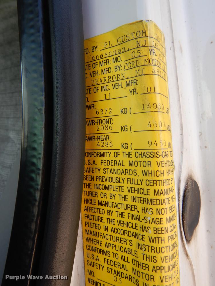 image for item DC0437 2002 Ford Econoline E450 Super Duty ambulance