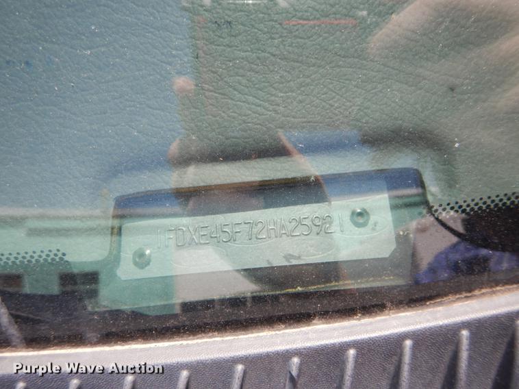 image for item DC0437 2002 Ford Econoline E450 Super Duty ambulance