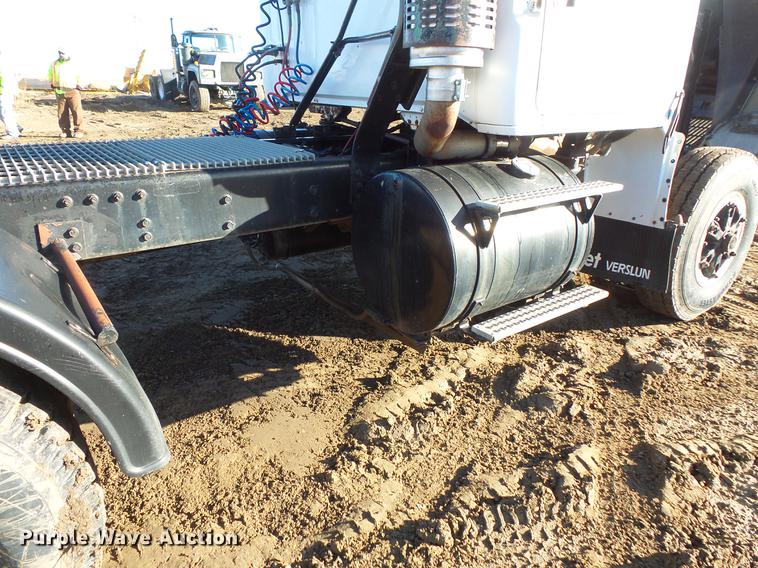 image for item DC1203 1990 Volvo WCM semi truck