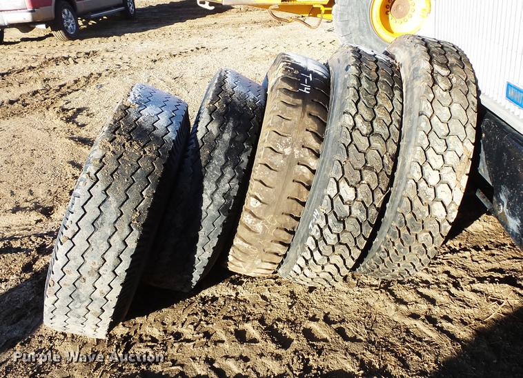 image for item DC1204 1980 Mack RD688 semi truck