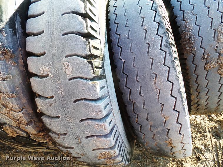 image for item DC1204 1980 Mack RD688 semi truck