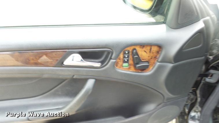 image for item DC3061 2003 Mercedes Benz CLK320 Cabriolet convertible