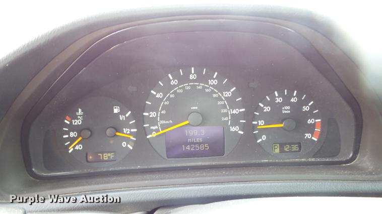 image for item DC3061 2003 Mercedes Benz CLK320 Cabriolet convertible