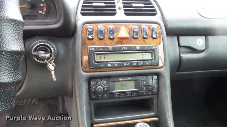 image for item DC3061 2003 Mercedes Benz CLK320 Cabriolet convertible