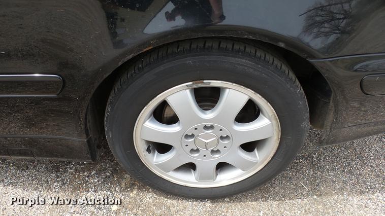 image for item DC3061 2003 Mercedes Benz CLK320 Cabriolet convertible