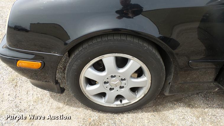 image for item DC3061 2003 Mercedes Benz CLK320 Cabriolet convertible