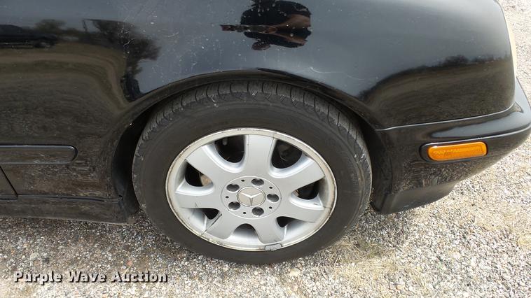 image for item DC3061 2003 Mercedes Benz CLK320 Cabriolet convertible