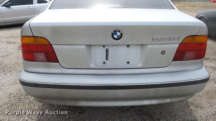 image for item DC3062 2000 BMW 528i