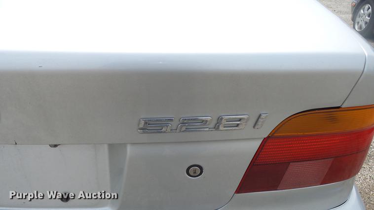 image for item DC3062 2000 BMW 528i