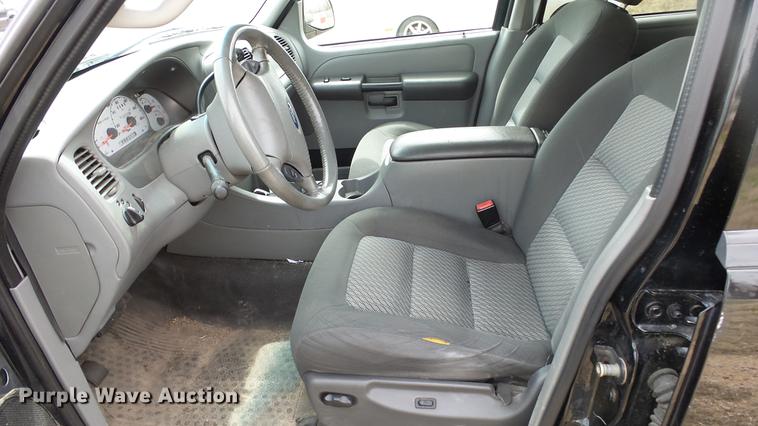 image for item DC3066 2003 Ford Explorer Sport Trac SUV