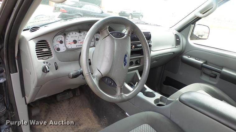 image for item DC3066 2003 Ford Explorer Sport Trac SUV