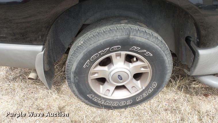 image for item DC3066 2003 Ford Explorer Sport Trac SUV