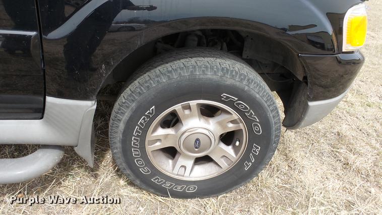 image for item DC3066 2003 Ford Explorer Sport Trac SUV