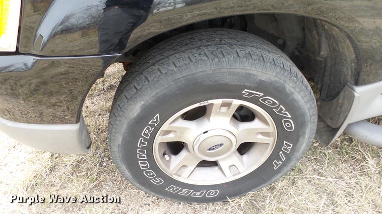 image for item DC3066 2003 Ford Explorer Sport Trac SUV