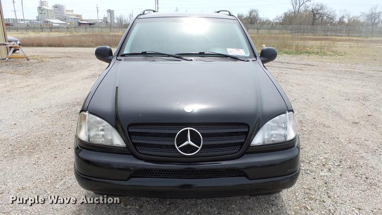 image for item DC3067 1999 Mercedes Benz ML320 SUV