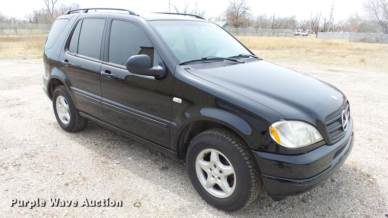 image for item DC3067 1999 Mercedes Benz ML320 SUV