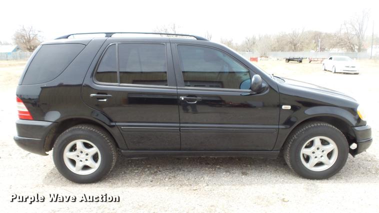 image for item DC3067 1999 Mercedes Benz ML320 SUV