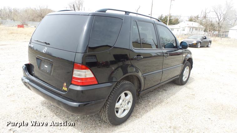 image for item DC3067 1999 Mercedes Benz ML320 SUV