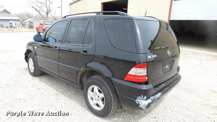 image for item DC3067 1999 Mercedes Benz ML320 SUV