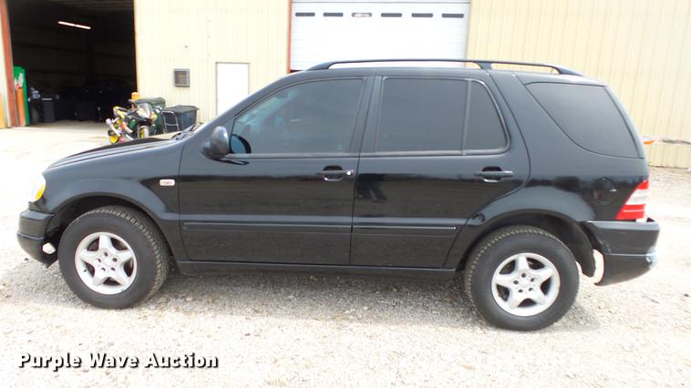 image for item DC3067 1999 Mercedes Benz ML320 SUV