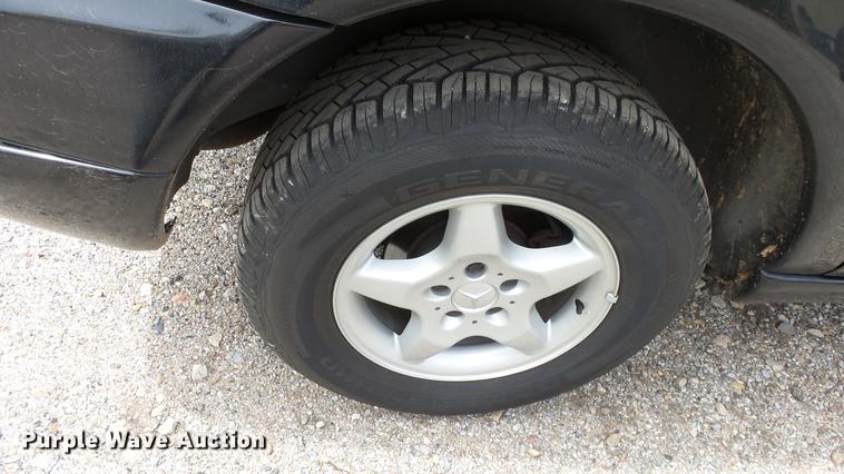 image for item DC3067 1999 Mercedes Benz ML320 SUV