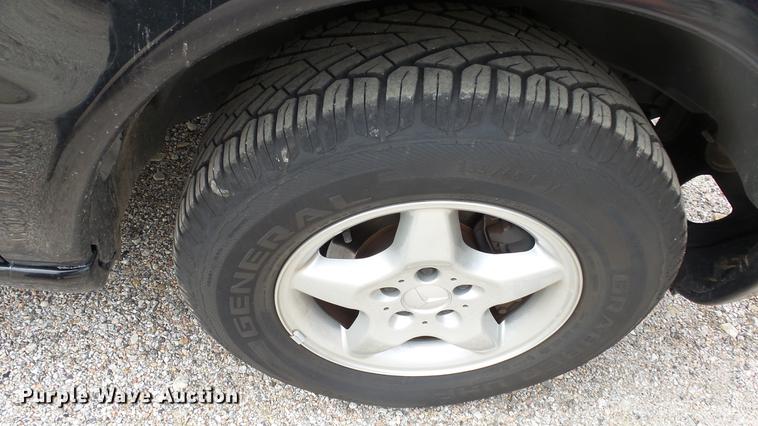 image for item DC3067 1999 Mercedes Benz ML320 SUV